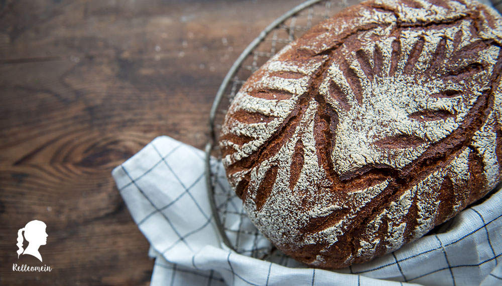 Dinkelbrot mit Joghurt - Joghurtkruste - Joghurtbrot - schnelles Brot - Roggenmehl und Dinkelmehl | inkl. Thermomix® Rezept | relleomein.de