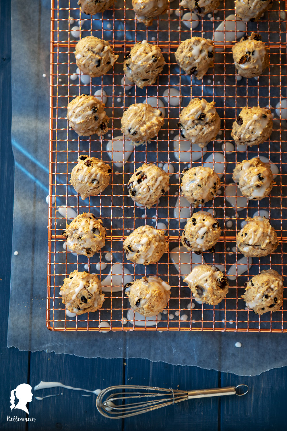 Einfache Kekse mit Rosinen und Zimt fast ohne Zucker auch als Frühstückskekse | relleomein.de #kekse #thermomix #frühstück #zuckerfrei 