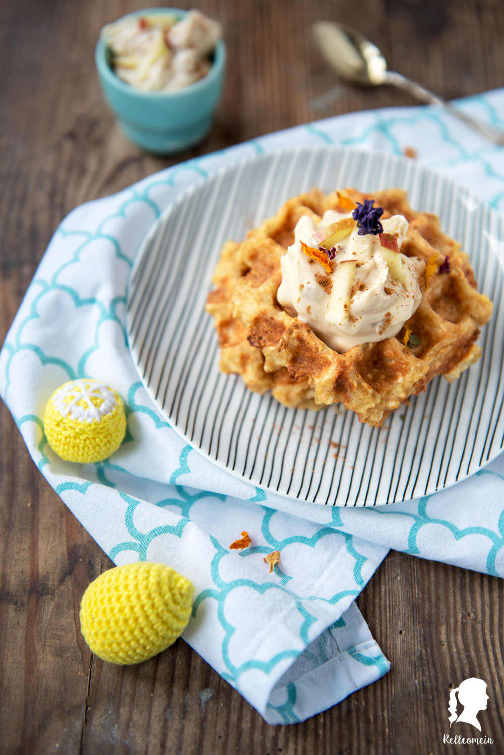 Herzhafte Waffeln mit Sellerie - Waffeln für Kinder - Einfaches Waffelrezept - Thermomix ® Rezept | relleomein.de