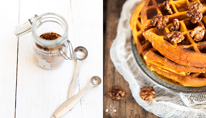 Pumpkin Waffles - Kürbiswaffeln mit karamellisierten Walnüssen | relleomein.de #pumpkin #thermomix #recipe